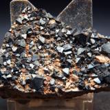 MagnetitaMina Huayriquiña (Mina Huaraniquiña), Cerro Huañaquino, Paco Grande, Provincia Tomás Frías, Departamento Potosí, Bolivia6 x 4.5 cm (Autor: Pedro Antonio)