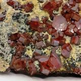 Vanadinita.<br />Aouli, distrito minero Mibladen, Mibladen, Midelt, Provincia Midelt, Región Drâa-Tafilalet, Marruecos<br />11x9 cm.<br /> (Autor: AntonioJesus)