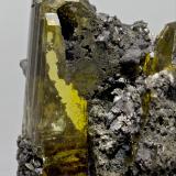 Anglesita con Cerusita y Galena<br />Mina Touissit, Pozo IX (Puit IX), Touissit, distrito minero Touissit-Bou Beker, Provincia Jerada, Región Oriental, Marruecos<br />cristal principal: 1.9 × 1.6 cm<br /> (Autor: Jordi Fabre)