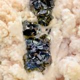 Esfalerita (variedad cleofana)Depósito Krushev dol, Mina Krushev dol, Zona minera Madan, Montes Rhodope, Smolyan Oblast, Bulgaria9x5 cm (Autor: AntonioJesus)