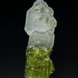 Quartz, Elbaite<br />Urubu Mine, Monte Belo, Itinga, Jequitinhonha, Minas Gerais, Brazil<br />9.0 x 3.1 cm<br /> (Author: am mizunaka)