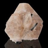 Zektzerita con ArfvedsonitaWashington Pass, Batolito Golden Horn, Condado Okanogan, Washington, USA4 x 2 x 3.5 cm / Cristal principal: 3.9 cm (Autor: Museo MIM)