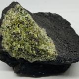 ForsteritaCampo volcánico de Santo Domingo, Mpio. Guadalcazar, San Luis Potosí, México90x80x50 mm. (Autor: Luis Edmundo Sánchez Roja)