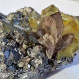 Anglesite, Quartz, GalenaZona minera Touissit, Distrito Touissit, Provincia Jerada, Región Oriental, Marruecos6,5 x 4 cm (Author: Volkmar Stingl)