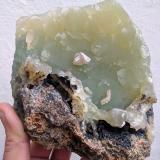 Smithsonita, Cerusita<br />Touissit, Distrito Touissit, Provincia Jerada, Región Oriental, Marruecos<br />12,3 x 10,5 x 4,5 cm<br /> (Autor: carles)