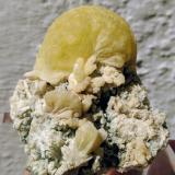 Prehnita<br />Zona Imilchil, Anti-Atlas, Provincia Er Rachidia, Región Drâa-Tafilalet, Marruecos<br />6,0 x 6,0 x 5,7 cm<br /> (Autor: carles)