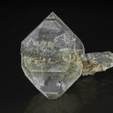 Quartz, Rutile<br />Bahia, Northeast Region, Brazil<br />7.8 x 8.8 cm.<br /> (Author: am mizunaka)
