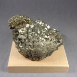 Marcasita<br />Shakespeare Cliff, Dover, Distrito Dover, Condado Kent, Inglaterra / Reino Unido<br />8 x 6 x 4,5  cm.  372,2 g. Cristal más grande 5 milímetros.<br /> (Autor: J. G. Alcolea)