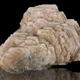 CatapleiítaCantera Poudrette, Mont Saint-Hilaire, La Vallée-du-Richelieu RCM, Montérégie, Québec, Canadá12 x 5 x 8 cm / Cristal principal: 2.5 cm (Autor: Museo MIM)