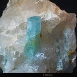 Berilo (variedad aguamarina)<br />Cantera La Osa, Oliva de Mérida, Comarca La Serena, Badajoz, Extremadura, España<br />3 x 3 x 4 cm., cristal 2 cm.<br /> (Autor: Felipe Abolafia)