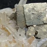 Pirita<br />Mina La Cobriza, Municipio Villa de la Paz, San Luis Potosí, México<br />125x105x60 mm.<br /> (Autor: Luis Edmundo Sánchez Roja)