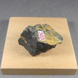 Rutilo (variedad rutilo niobífero)<br />Mina Diéresis, Puerto del Cabril, Hornachuelos, Comarca Valle Medio del Guadalquivir, Córdoba, Andalucía, España<br />5 × 3,1 × 2,9 cm.  80,3 g.<br /> (Autor: J. G. Alcolea)