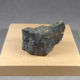 Rutilo (variedad rutilo niobífero)<br />Mina Diéresis, Puerto del Cabril, Hornachuelos, Comarca Valle Medio del Guadalquivir, Córdoba, Andalucía, España<br />5 × 3,1 × 2,9 cm.  80,3 g.<br /> (Autor: J. G. Alcolea)