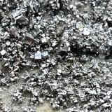 Galena<br />Pedrera Berta, Turó Can Domènech, Serra Roques Blanques, Sant Cugat del Vallès-El Papiol, Comarca Vallès Occidental / Baix Llobregat, Barcelona, Cataluña / Catalunya, España<br />9,1 x 3,4 x 3 cm.  Cristal mayor 2 milímetros.<br /> (Autor: J. G. Alcolea)