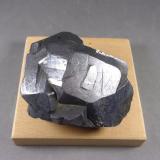 Galena<br />Neudorf, Distrito minero Harzgerode, Harz, Sajonia-Anhalt/Sachsen-Anhalt, Alemania<br />7 × 5,6 × 4 cm.  525,9 g.<br /> (Autor: J. G. Alcolea)