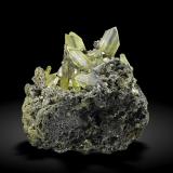 Anglesita en GalenaZona minera Touissit, Distrito Touissit, Provincia Jerada, Región Oriental, Marruecos7 × 6.7 × 4.3 cm (Autor: Jordi Fabre)