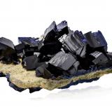 AzuriteZona minera Touissit, Distrito Touissit, Provincia Jerada, Región Oriental, Marruecos12 x 10 x 5.5 cm / main crystal: 3 cm (Author: MIM Museum)