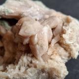Quartz (variety rose quartz)8 x 5,5 cm (Author: Volkmar Stingl)