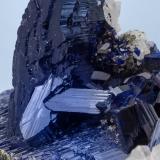 Azurita con CerusitaTsumeb Mine, Tsumeb, Otjikoto Region, Namibiacristal principal: 7.1 × 3 cm (Autor: Jordi Fabre)