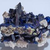 Azurita con CerusitaTsumeb Mine, Tsumeb, Otjikoto Region, Namibia10 × 7.8 × 5 cm (Autor: Jordi Fabre)