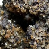 ArsendescloizitaErupción Mine (Ahumada Mine), Los Lamentos Mountain Range, Municipio Ahumada, Chihuahua, Mexico130x115x80 mm. (Autor: Luis Edmundo Sánchez Roja)