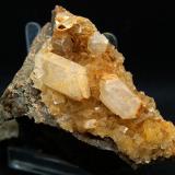 celestina y fluorita<br />Cantera Fuentecilla, Cabezo del Polovar, Villena, Comarca Alto Vinalopó, Alicante / Alacant, Comunidad Valenciana / Comunitat Valenciana, España<br />7 x 4 cm<br /> (Autor: Pedro Antonio)