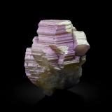 Fluorite, WeloganiteCantera Francon, Montréal, Distrito St. Michel, Condado Jacques Cartier, Québec, Canadá1 cm x 1 cm x 1.5 cm (Author: Antonio Nazario)