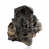 Columbite-(Fe)<br />Tsaramanga pegmatite (Tongafeno pegmatite), Comunidad Mahaiza, Betafo District, Vakinankaratra Region, Madagascar<br />8 x 5 x 9 cm / main crystal: 8.5 cm<br /> (Author: MIM Museum)