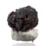 Spessartina en Albita<br />Concesión Navegadora (Concesión Orozimbo), Penha do Norte, Conselheiro Pena, Vale do Rio Doce, Minas Gerais, Brasil<br />10.5 x 9 x 11 cm / Cristal principal: 10 cm<br /> (Autor: Museo MIM)