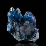 Scorodite<br />Tsumeb Mine, second oxidation zone, Tsumeb, Otjikoto Region, Namibia<br />3 x 3 x 1.5 cm / main crystal: 2.5 cm<br /> (Author: MIM Museum)