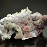 Quartz on CerussiteM'Fouati, Distrito M'Fouati, Departamento Bouenza, Región Bouenza, República del Congo8.3 x 5.7 x 3.8 cm (Author: Michael Shaw)