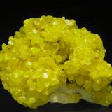 SulphurSan Felipe, Mexicali, Baja California, Baja California, MéxicoSpecimen size: 8.7 × 6.7 × 4.7 cm / main crystal size: 1 × 0.5 cm (Author: Jordi Fabre)