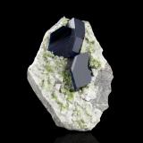 Azurite with DolomiteMina Tsumeb, Tsumeb, Región Otjikoto, Namibia5 x 7 x 3 cm / main crystal: 2.3 cm (Author: MIM Museum)