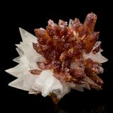Orpiment with CalciteMina Jiepaiyu (Mina Shimen), Shimen County, Prefectura Changde, Hunan, China10.5 x 10 x 6 cm / main crystal: 2.8 cm (Author: MIM Museum)