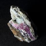 Calcita (variedad calcita cobaltífera)Mina Solita, Peramea, Baix Pallars, Comarca Pallars Sobirà, Lérida / Lleida, Cataluña / Catalunya, España5 x 5 x 4 cm (Autor: karbu8)