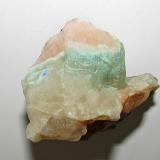 Calcita (variedades cobaltífera y niquelífera)Mina Solita, Peramea, Baix Pallars, Comarca Pallars Sobirà, Lérida / Lleida, Cataluña / Catalunya, España5''1 x 3''5 cm. (Autor: Jordi Franco)