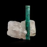 Beryl (variety emerald) on QuartzMina Kagem, Kafubu, Ndola, Distrito Ndola, Provincia del Cinturón de Cobre, Zambia9,5	x	5,0	x	11,0	cm (Author: MIM Museum)