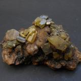 Azufre y Aragonito<br />Mina Cozzo Disi, Casteltermini, Provincia Agrigento (Girgenti), Sicilia, Italia<br />8,5 x 5 4 cm<br /> (Autor: Antonio Alcaide)