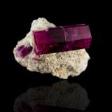 BerylConcesiones Ruby Violet, Montes Wah Wah, Condado Beaver, Utah, USA3,5	x	4,0	x	4,0	cm (Author: MIM Museum)