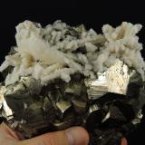 Pyrite, CalciteEl Carrizal Mining Group, La Llave, Zimapán, Municipio Zimapán, Hidalgo, Mexico13.5 x 12.5 x 8 centimeters (Author: Ricardo Melendez)