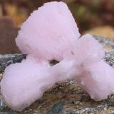 Calcite (variety manganoan) on Kutnohorite<br />N'Chwaning I Mine, N'Chwaning mining area, Kuruman, Kalahari manganese field (KMF), Northern Cape Province, South Africa<br />2.5cm X 2.3cm x 1.3cm<br /> (Author: steven calamuci)