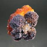 Fluorite, CalciteZona Orange river, Kakamas, Distrito ZF Mgcawu, Provincia Septentrional del Cabo, Sudáfrica6.8 x 5.3 x 4.3 cm (Author: Don Lum)