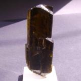 Epidota<br />Alchuri, Distrito Shigar, Gilgit-Baltistan (Áreas del Norte), Paquistán<br />7 x 2,5 x 1 cm<br /> (Autor: Antonio Alcaide)
