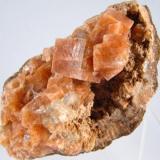 Chabazita-Ca<br />Acantilado Wasson, Bahía de Fundy, Parrsboro, Condado Cumberland, Nueva Escocia, Canadá<br />6 x 3,5 x 3 cm<br /> (Autor: Antonio Alcaide)