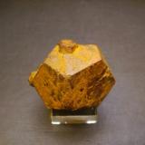 Goethita pseudo Pirita<br />Yacimiento de piritas, Cortijo de Jarapalos, Alhaurín de la Torre, Comarca Valle del Guadalhorce, Málaga, Andalucía, España<br />5 x 4,5 x 4 cm<br /> (Autor: Antonio Alcaide)
