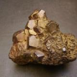 Goethita pseudo Pirita<br />Yacimiento de piritas, Cortijo de Jarapalos, Alhaurín de la Torre, Comarca Valle del Guadalhorce, Málaga, Andalucía, España<br />7 x 5 x 4,5 cm<br /> (Autor: Antonio Alcaide)