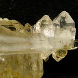 Cuarzo<br />Arondu, Valle Basha, Distrito Shigar, Gilgit-Baltistan (Áreas del Norte), Paquistán<br />Cristal laminar: 4,5 x 2 x 1 cm. Cristal escalonado: 6 x 1,5 x 1 cm.<br /> (Autor: Felipe Abolafia)