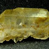 Cuarzo<br />Arondu, Valle Basha, Distrito Shigar, Gilgit-Baltistan (Áreas del Norte), Paquistán<br />Cristal laminar: 4,5 x 2 x 1 cm. Cristal escalonado: 6 x 1,5 x 1 cm.<br /> (Autor: Felipe Abolafia)