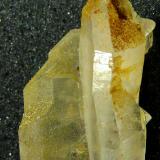 Cuarzo<br />Arondu, Valle Basha, Distrito Shigar, Gilgit-Baltistan (Áreas del Norte), Paquistán<br />Cristal laminar: 4,5 x 2 x 1 cm. Cristal escalonado: 6 x 1,5 x 1 cm.<br /> (Autor: Felipe Abolafia)