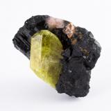 Chrysoberyl on Taramite and Diopside<br />Tsitondroina, Ikalamavony District, Haute Matsiatra Region, Madagascar<br />3,5	x	4,0	x	4,0	cm<br /> (Author: MIM Museum)
